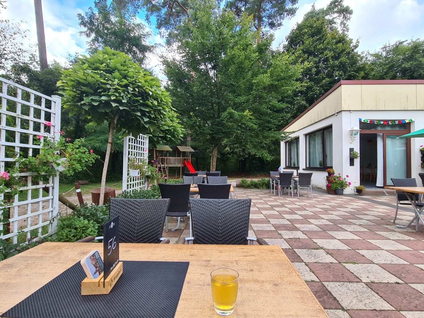 Terrasse Restaurant Treffpunkt 1721, Adenauerring 32, 76131 Karlsruhe Terrasse Restaurant Treffpunkt 1721, Adenauerring 32, 76131 Karlsruhe