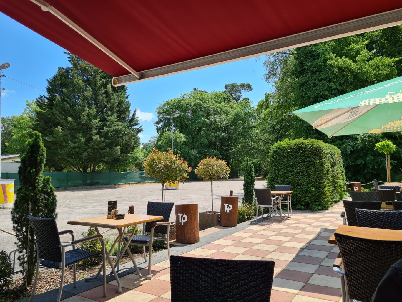 Terrasse Restaurant Treffpunkt 1721, Adenauerring 32, 76131 Karlsruhe Terrasse Restaurant Treffpunkt 1721, Adenauerring 32, 76131 Karlsruhe